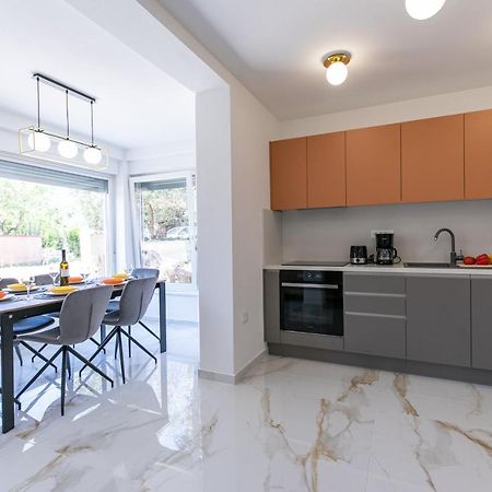 Apartman Suzi Pula Exteriör bild