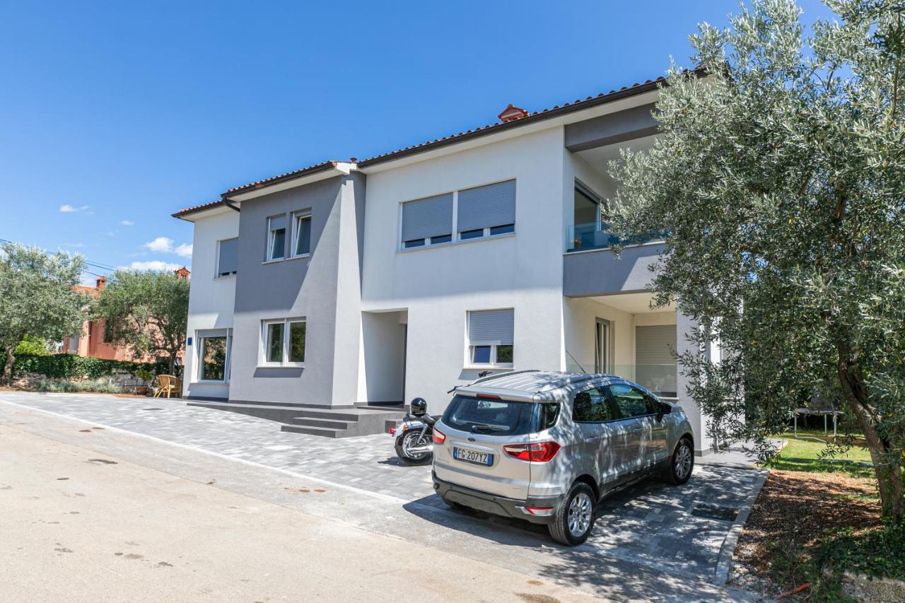 Apartman Suzi Pula Exteriör bild