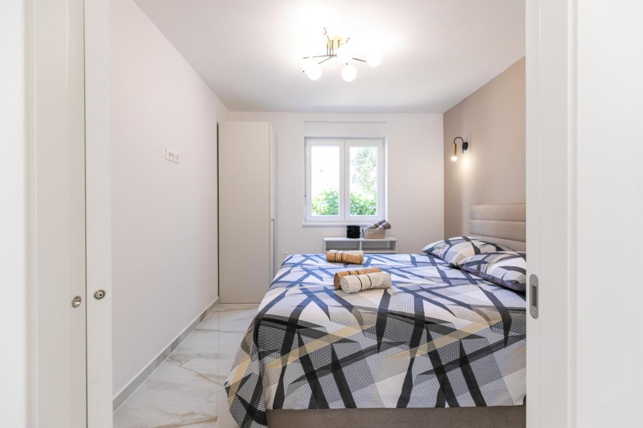 Apartman Suzi Pula Exteriör bild